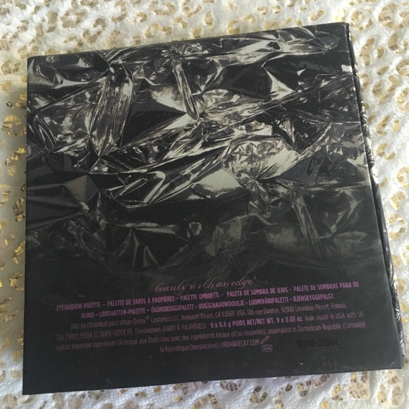 Urban decay eyeshadow palette - Picture 3 of 3